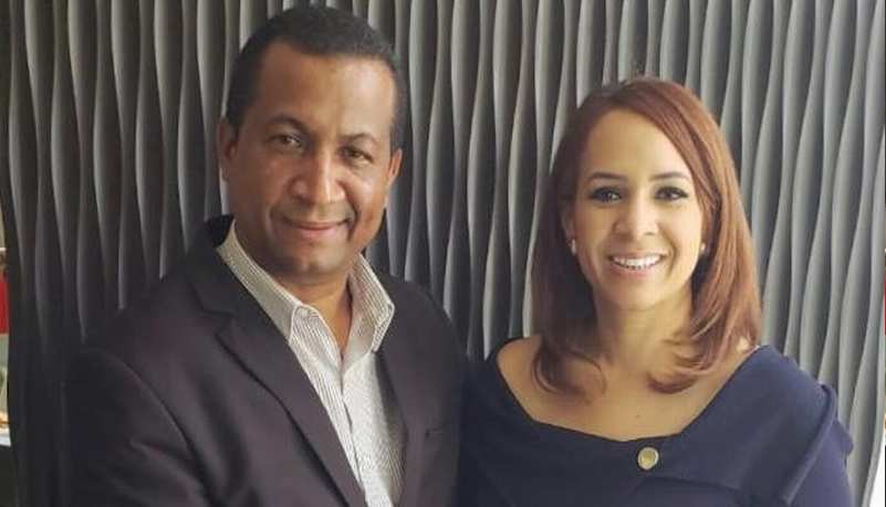 carlos martinez apoya a karen ricardo