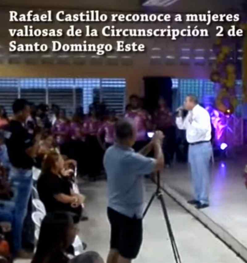 Rafael Castillo reconoce a mujeres de SDE